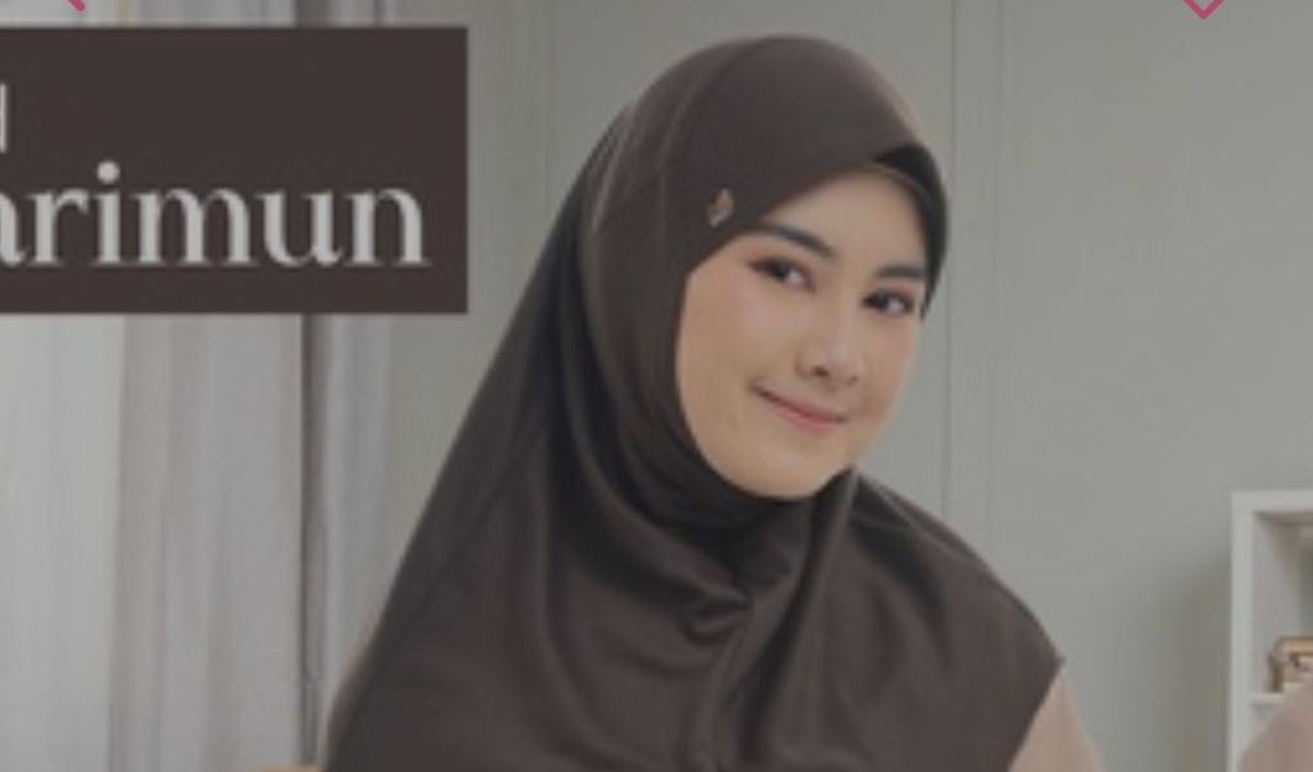 Seperti menjalani bisnis pada umumnya, di awal Amry berjualan jilbab tidak berjalan dengan baik. Ketika itu Amry memiliki karyawan sebanyak 30 orang dari bisnis sebelumnya.<br>