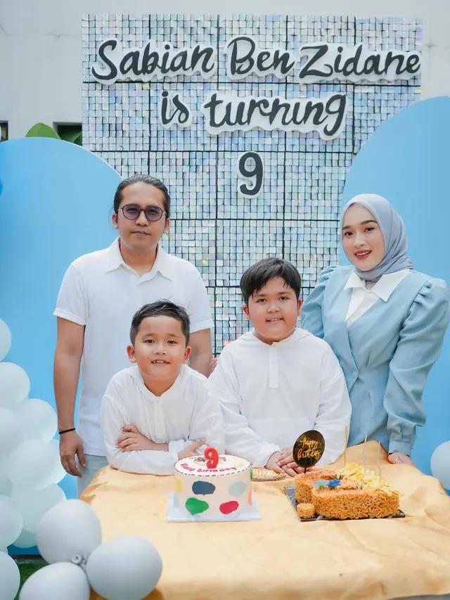 7 Potret Ririe Fairus dan Ayus Sabian Tampil Kompak Rayakan Ultah Anak