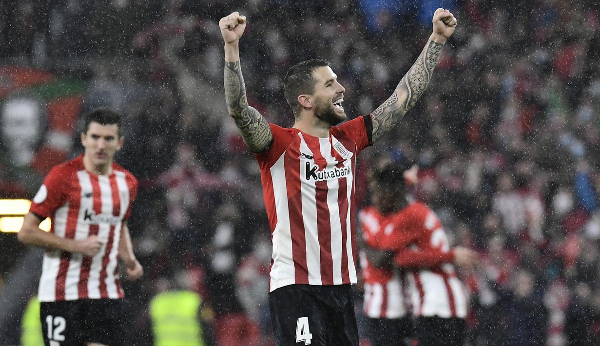 Pada menit ke-86 Athletic Bilbao memimpin 2-1 lewat Inigo Martinez. (AP/Alvaro Barrientos)