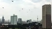 Helikopter lalu lalang di langit Jakarta. (Liputan6.com/Shinta Sinaga)