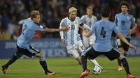 Pada laga melawan Uruguay, Lionel Messi mampu membawa Argentina menang 1-0. (AFP/Juan Mabromata)