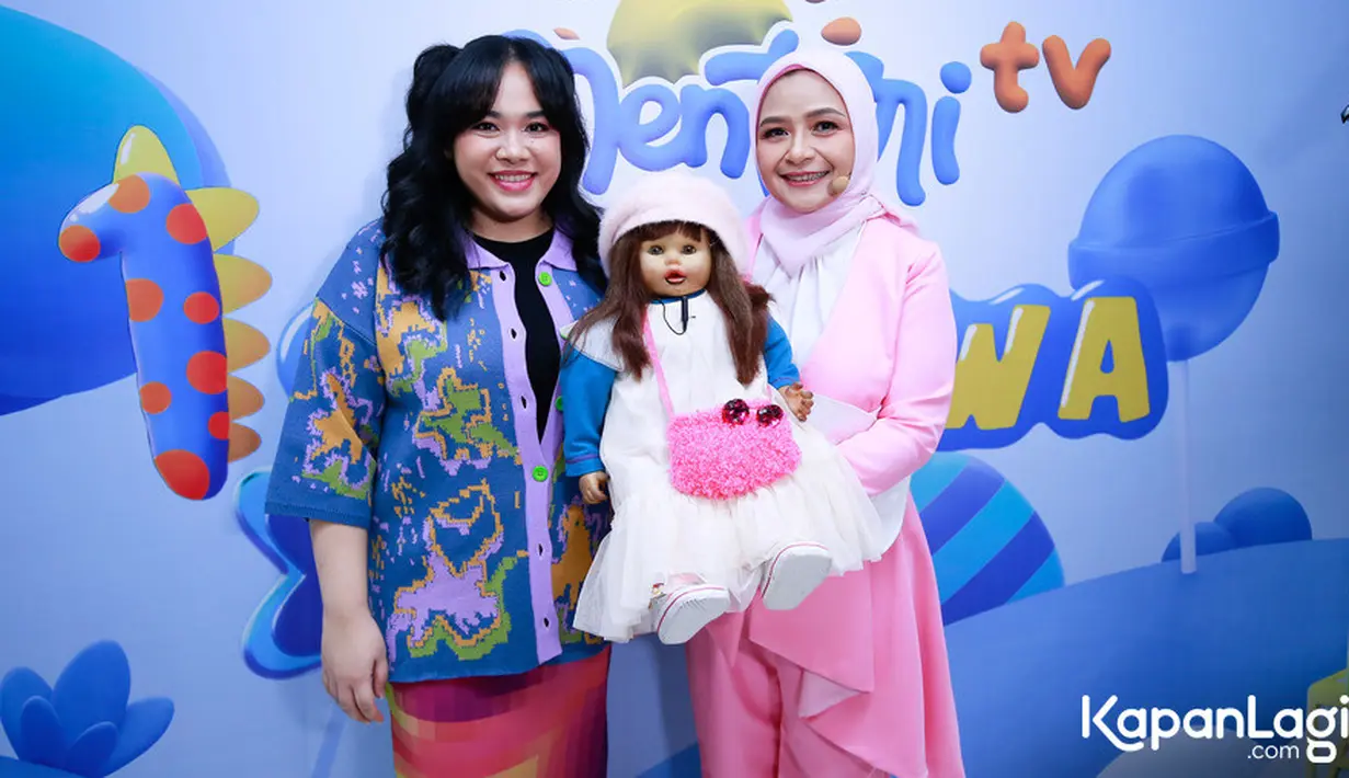 Hingga tiga dekade bersama boneka yang diberi nama Susan, ia mengaku tak pernah ganti-ganti. Ia juga akan memperbaiki dikala boneka tersebut rusak. [Foto: KapanLagi.com/Bayu Herdianto]