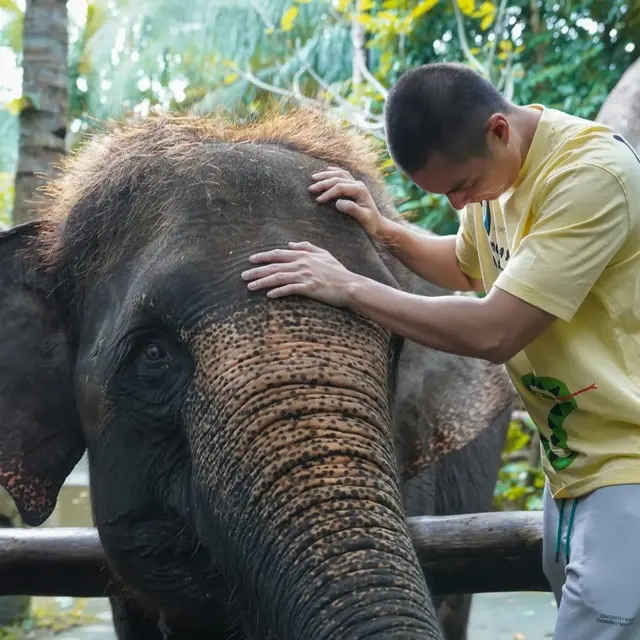 Potret Baim Wong Jadi Penyayang Hewan