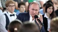 Presiden Rusia mengungkapkan beberapa fakta tentang dirinya dalam sesi tanya jawab dengan pelajar dan anak-anak (Kremlin.ru)