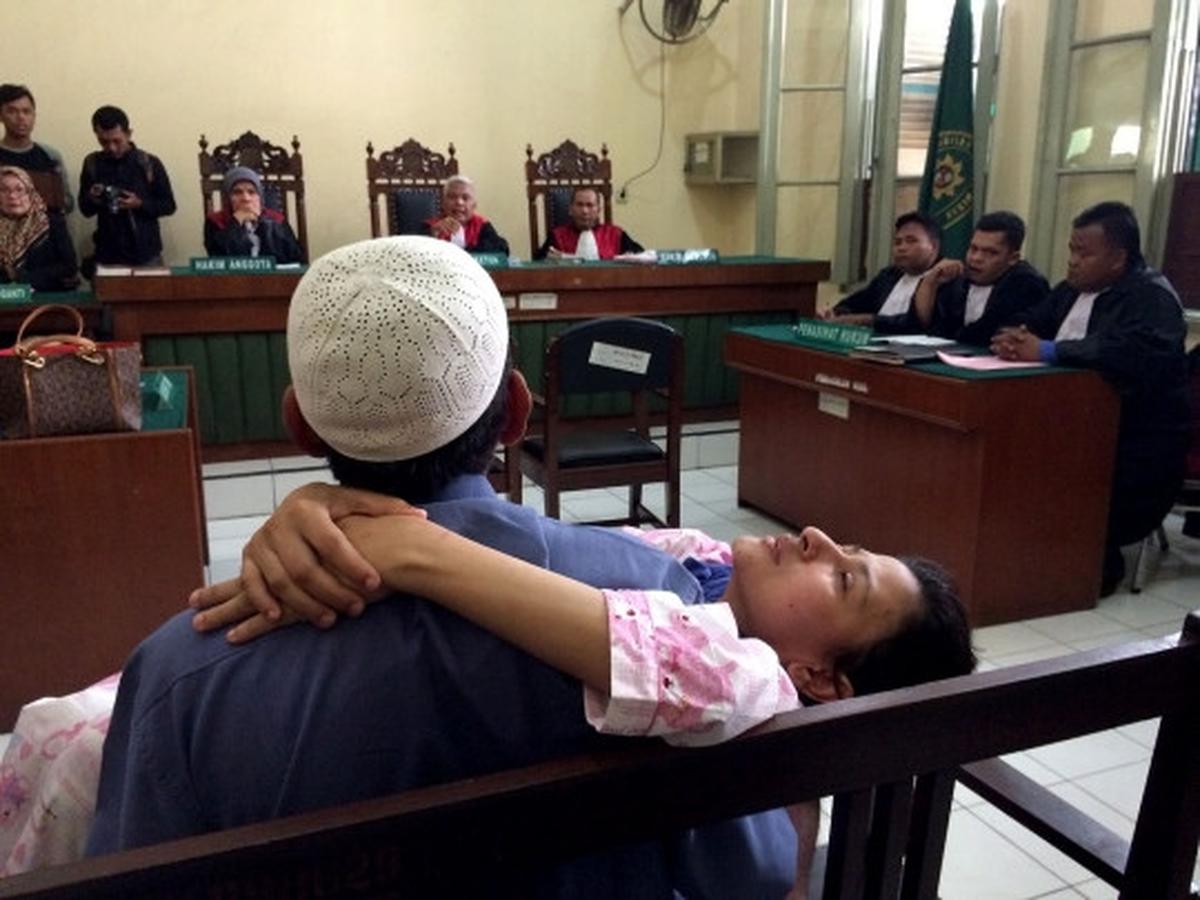 Terdakwa penganiaya PRT di Medan bopong istri jalani sidang tuntutan