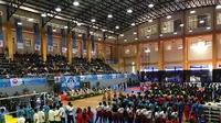 Suasana pembukaan Kejurnas Voli U-17 2018 di GOR Pasar Minggu, Jakarta, Selasa (20/11/2018). (Liputan6.com/Ahmad Fawwaz Usman)