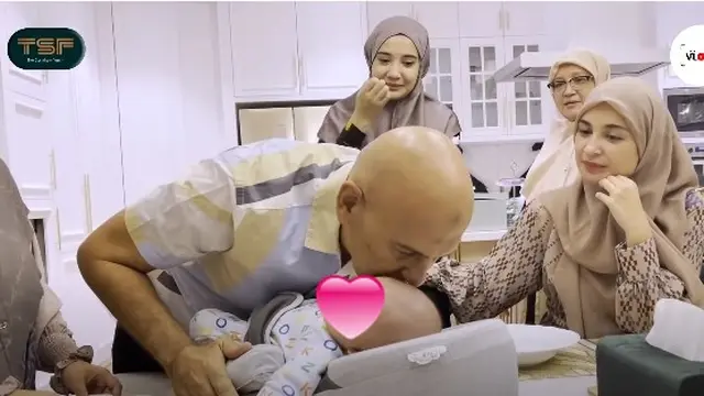 7 Momen Haru Mark Sungkar Temui Anak Zaskia Sungkar Usai Bebas dari Penjara