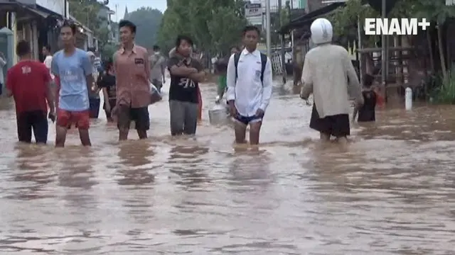 Banjir merendah dua kecamatan di sepanjang Jalur Pantura Pasuruan, selain merendam 4 kecamatan, banjir juga merusak sejumlah fasilitas umum