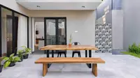Ruang makan cantik outdoor karya KAD Firma Arsitektur. (dok. Arsitag.com/Dinny Mutiah)