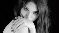 Kendall Jenner Perkenalkan Riasan Bulu Mata Terbaru Estee Lauder