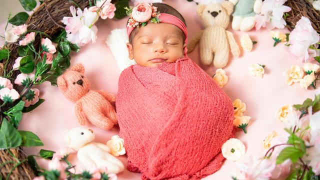 Ilustrasi bayi perempuan