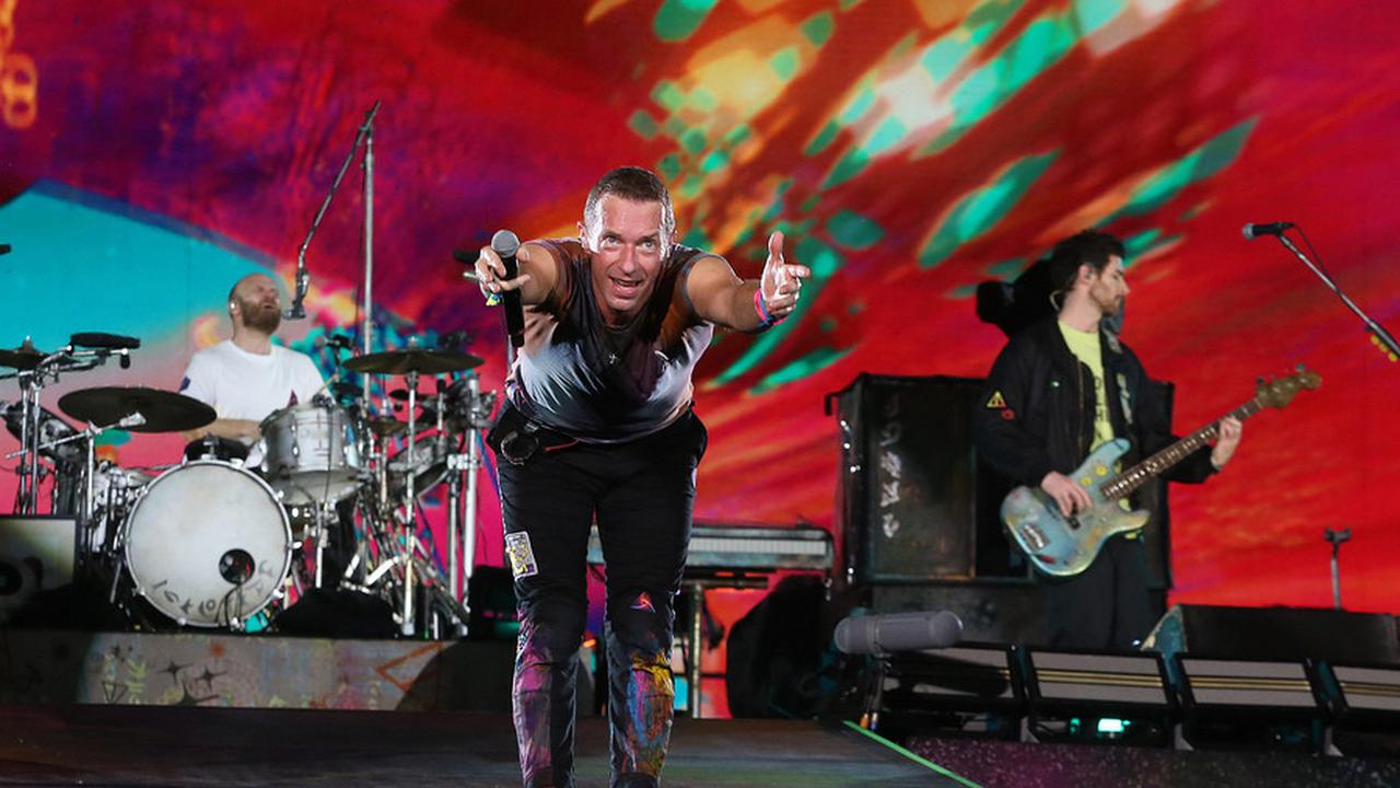 Chris Martin Bilang 'Boleh Dong Pinjam Seratus Rupiah'