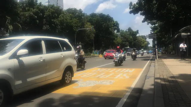 Kondisi setelah larangan motor dicabut di Jl MH Thamrin, Jakarta Pusat. (Liputan6.com/Fachrur Rozi)