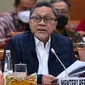 Menteri Perdagangan (Mendag) Zulkifli Hasan saat menghadiri Rapat Kerja dengan Komisi VI DPR RI di kompleks parlemen, Senayan, Jakarta, Selasa (5/7/2022). Rapat membahas pengesahan perjanjian Indonesia-Korea Comprehensive Economic Partnership Agreement (IK-CEPA). (Liputan6.com/Angga Yuniar)