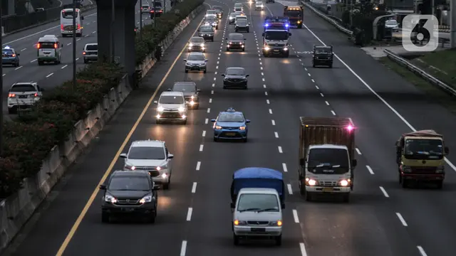 FOTO: PPKM Darurat, Tol Jagorawi Terpantau Padat