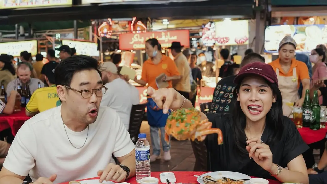 Maudy Ayunda dan Suami saat Berada di Malaysia