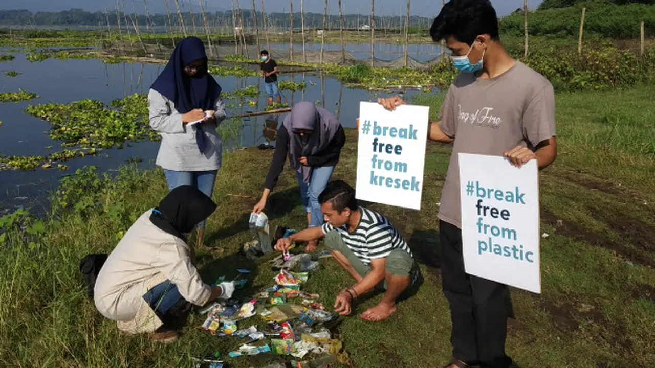 Temuan Sampah Plastik di Waduk Karangkates Malang Memprihatinkan