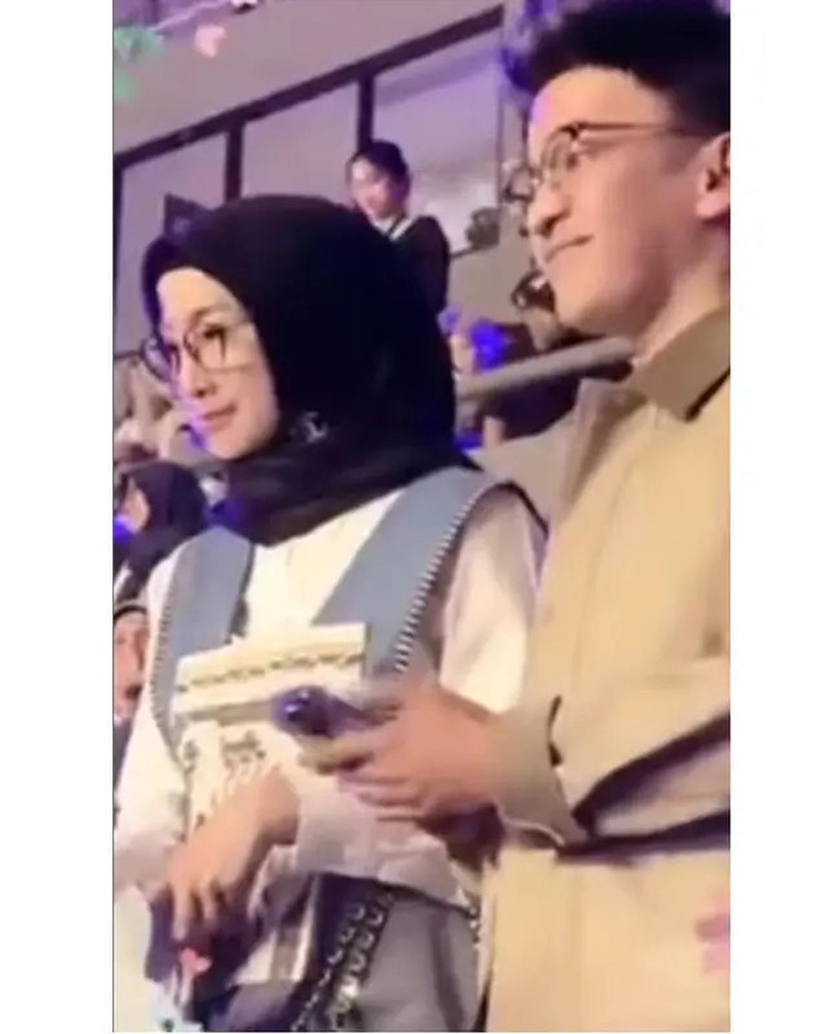 6 Potret Kedekatan Ruben Onsu dan Desy Ratnasari yang Jadi Sorotan, Merasa Nyaman