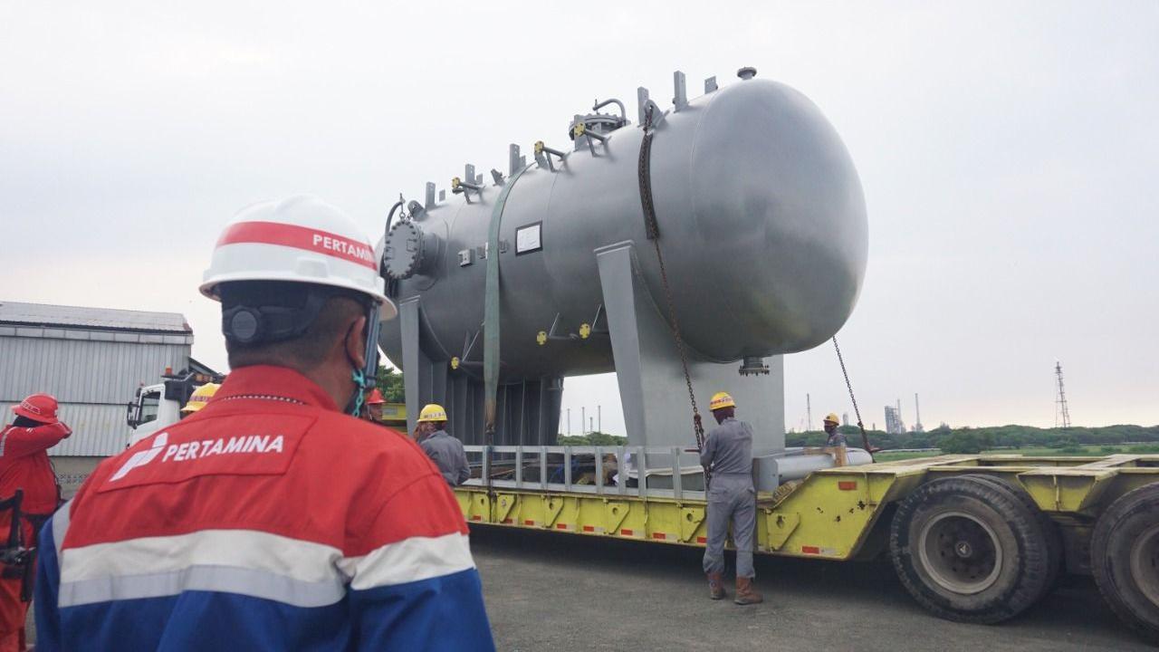 Pressure Vessel Preflash Column dan Preflash Condenser Drum untuk Proyek (Refinery Development Master Plant (RDMP) Kilang Pertamina Balongan. (Dok Pertamina)