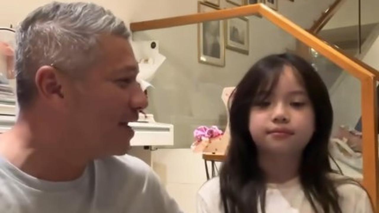 Ngaku Nyesel Nggak Belajar Alat Musik, Ini Momen Manis Gading Marten dan Gempi Cover Lagu 'Baby' Justin Bieber