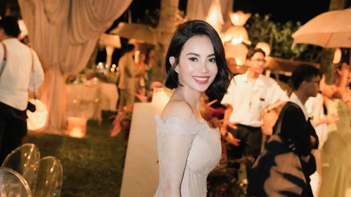 Ada Style Dearly Teman Ari Lasso di Nikahan Luna Maya, Ini 8 Inspirasi Model Gaun Brokat Simpel Elegan 2025