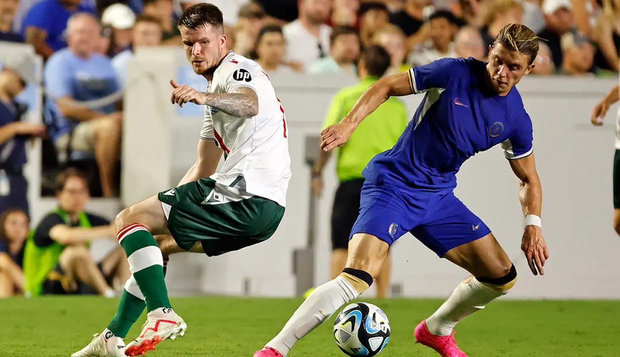 Ben Chilwell memastikan Chelsea menang 5-0 berkat golnya pada menit ke-90+3. Chilwell yang terbebas di sisi kiri melepas sepakan chip yang menggetarkan jala Wrexham. (AP Photo/Karl B DeBlaker)