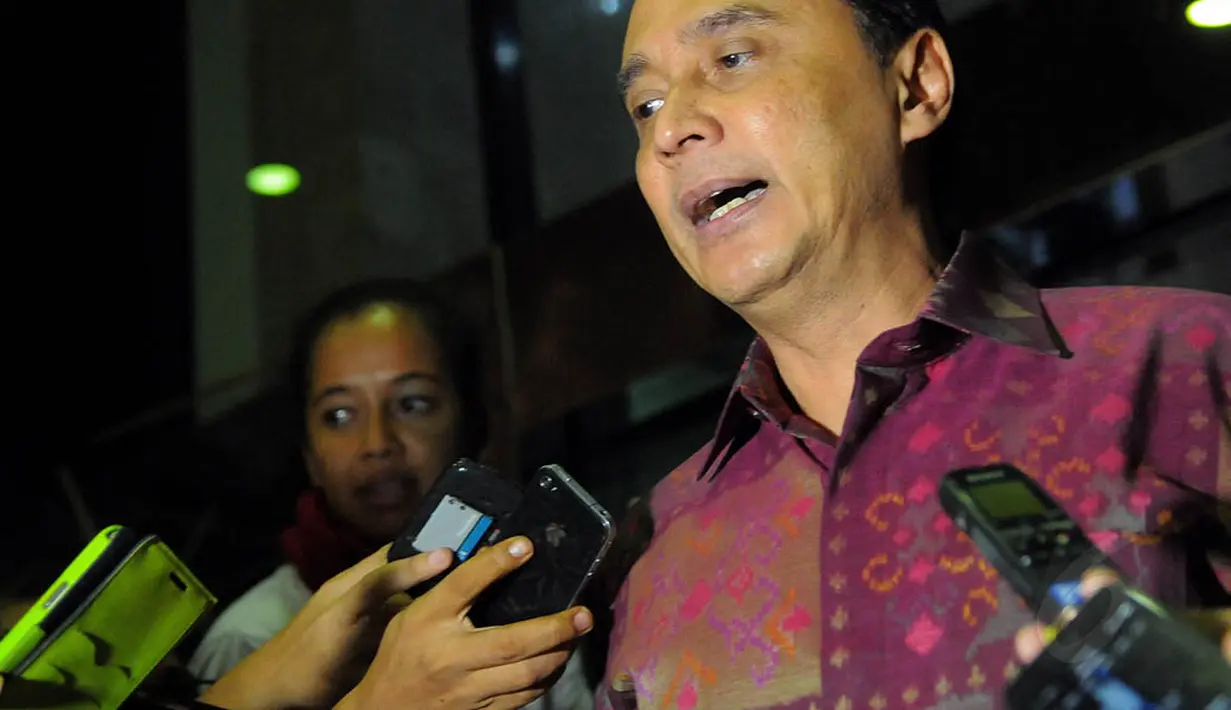 Daniel Sparingga diperiksa dalam penyelidikan dugaan korupsi pengadaan di Kementerian Energi dan Sumber Daya Mineral (ESDM), Jakarta, Rabu (25/6/14). (Liputan6.com/Faisal R Syam)
