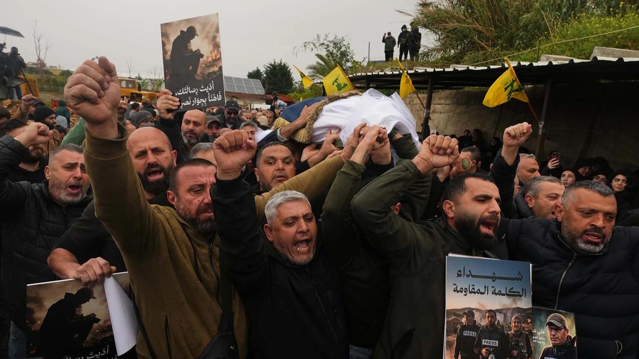 FOTO: : Tiga Jurnalis Tewas dalam Serangan Udara Israel di Lebanon