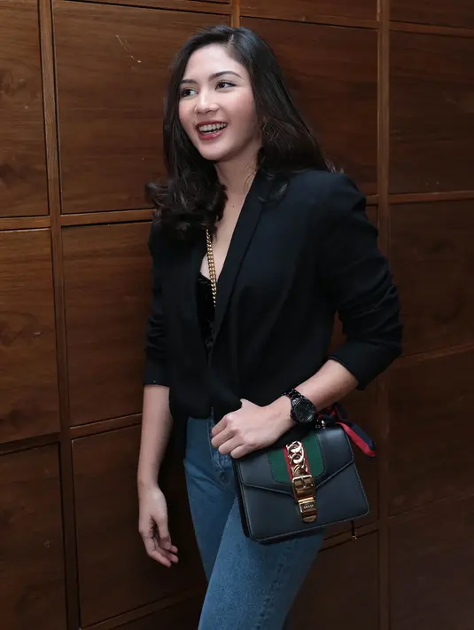 "Buat aku tuh nikah bukan hal yang gampang, harus dipikirkan baik-b aik enggak bisa sembarangan," kata Jessica Mila.(Deki Prayoga/Bintang.com)