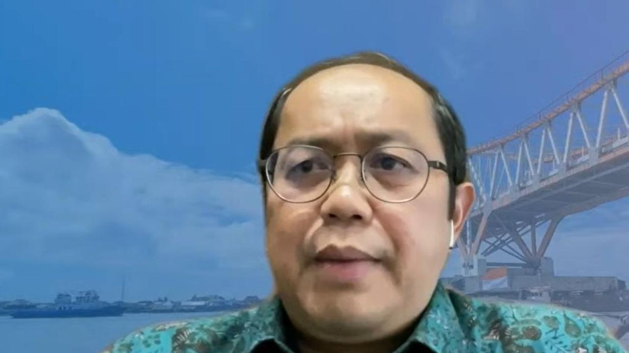 "Enggak ada komentar," singkat Isa sambil bergegas meninggalkan awak media di Kempinski Hotel, Jakarta Pusat, Senin(4/3).<br><br>
