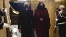 Mantan Presiden ke-44 AS, Barack Obama dan istri Michelle Obama tiba menghadiri upacara pelantikan Presiden terpilih Joe Biden di Crypt of US Capitol di Washington, Rabu (20/2/2021). (Jim Lo Scalzo/Pool Photo via AP)