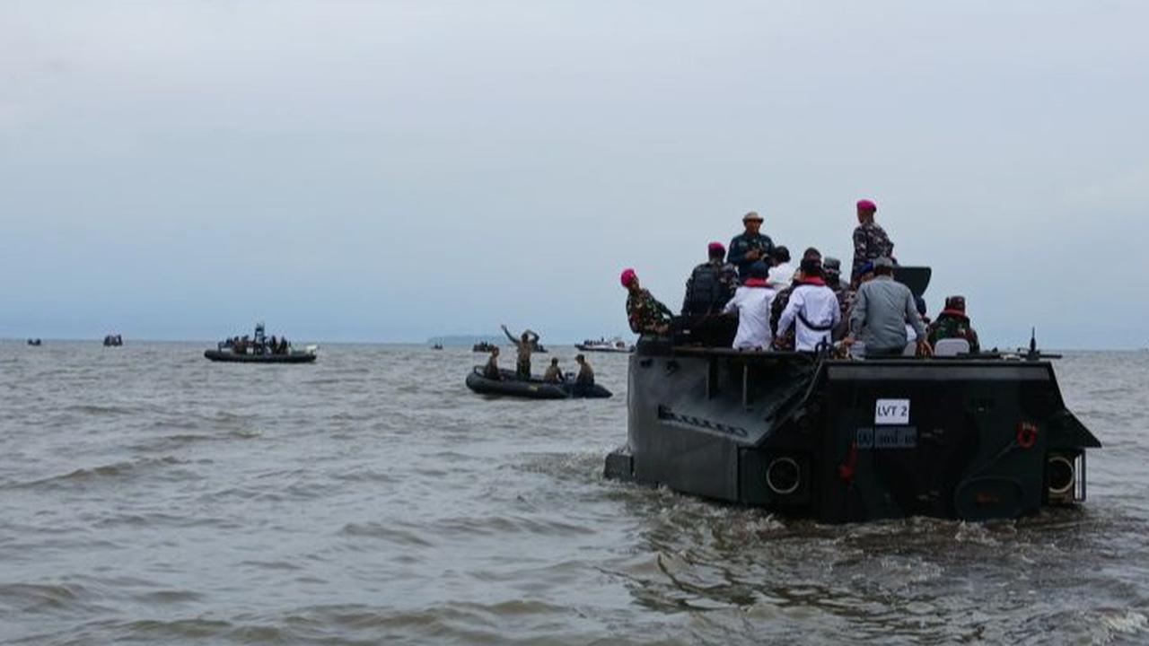 Diawasi Kasal dan Titiek Soeharto, 1.500 TNI AL dengan 3 Kapal Khusus Bongkar Pagar Laut di Tangerang