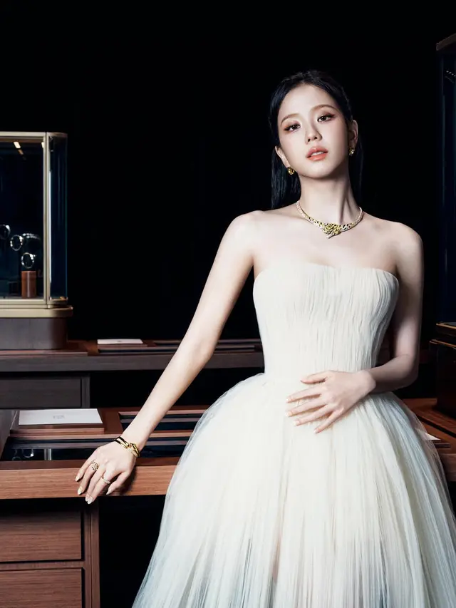 Pesona Princess Jisoo BLACKPINK di Pameran Perhiasan Cartier, Tampil Bersinar dengan Kalung Berlian Rp9,2 Milyar