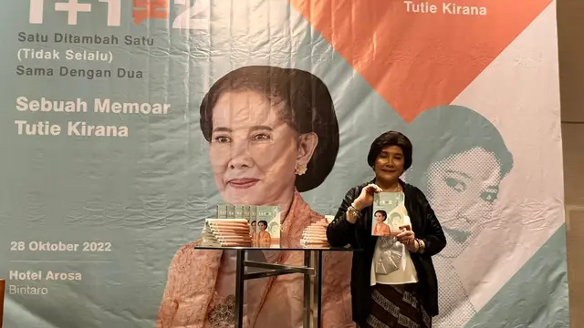 Aktris Legendaris Tutie Kirana Luncurkan Buku Sebuah Memoar Tutie Kirana Tepat di Ulang Tahun ke-70