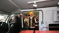 Wagub Sumut, Musa Rajekshah, memberikan ambulans ke warga Nias