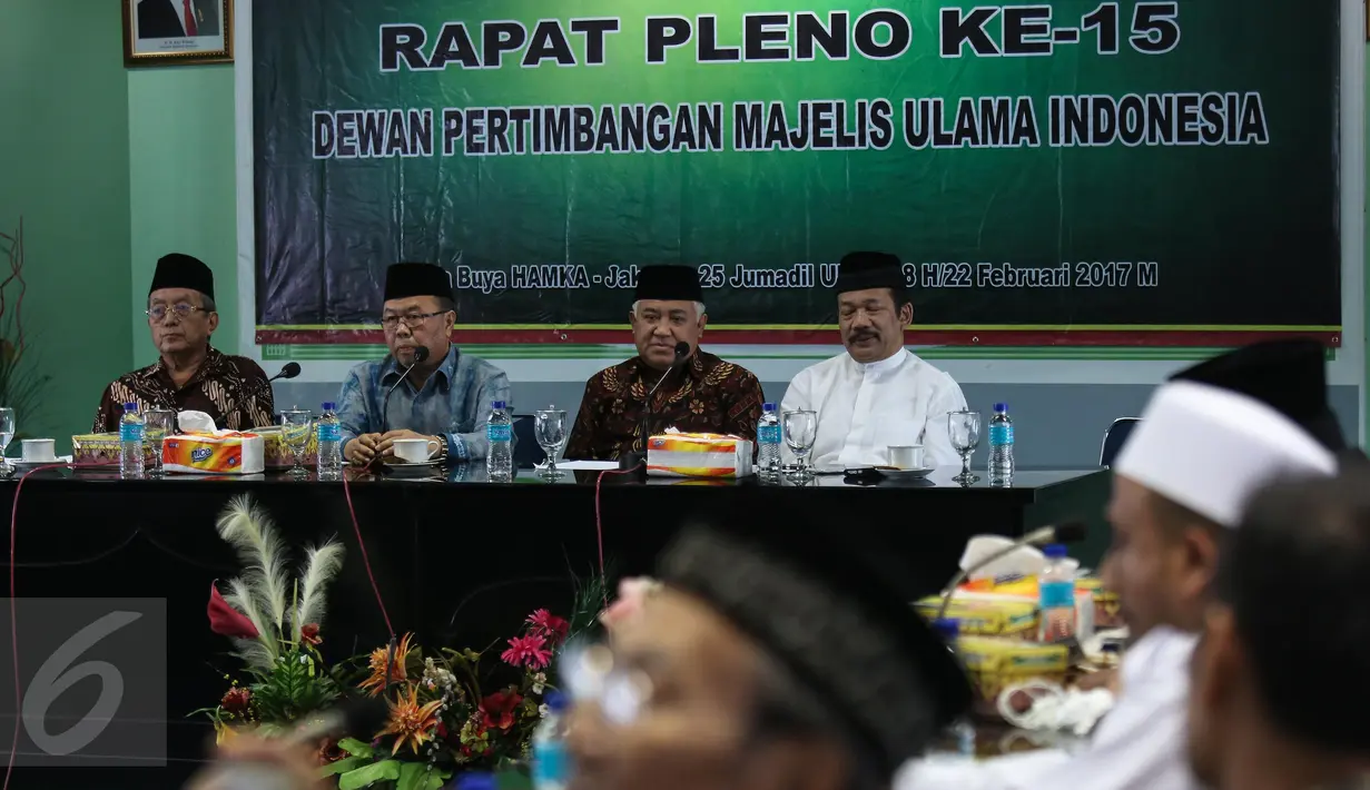 Panglima TNI Jenderal Gatot Nurmantyo batal menghadiri Rapat Pleno MUI ke- 15 karena dipanggil Presiden Joko Widodo (Jokowi) untuk mengikut rapat terbatas di Istana Negara, Jakarta, Rabu (9/11). (Liputan6.com/Faizal Fanani)