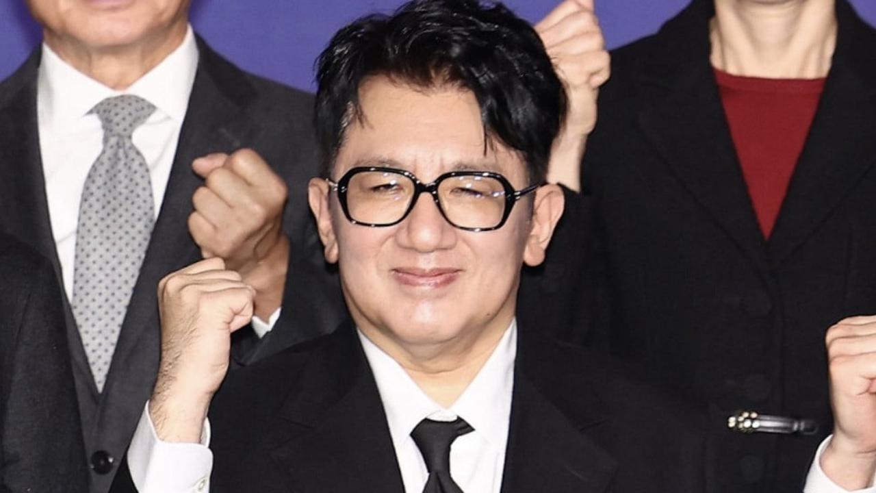 Penampilan Baru Bang Si Hyuk di Publik Sukses Jadi Sorotan Netizen, Disebut Tampak Berbeda