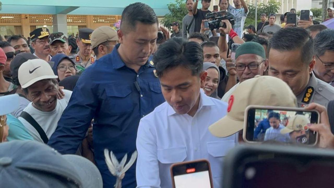 Wapres Gibran Disambut Lagu 'Gandong e' di Pasar Mardika Ambon, Cek Harga Pangan yang Melonjak