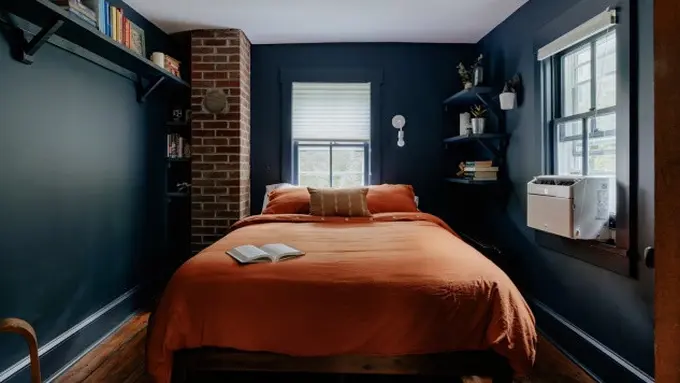 Ilustrasi Cat Kamar Tidur Warna Biru (Credit: Clay Banks/Unsplash)