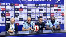 Pelatih PSBS Biak, Marian Mihail (dua dari kiri) pada sesi konferensi pers usai laga kontra Arema FC. Tampak Claudio Beckham (dua dari kanan), pemain muda yang dimiliki PSBS. (Bola.com/Ana Dewi)