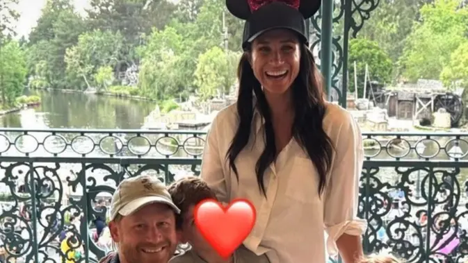 Sepatu Teplek Meghan Markle di Disneyland: Simpel, Mewah, Memikat!