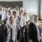 Tahun pendidikan baru Afghanistan dimulai, tetapi sekolah menengah atas tetap ditutup untuk anak perempuan pada tahun kedua setelah Taliban kembali berkuasa 2021 lalu. (AP Photo/Ebrahim Noroozi)