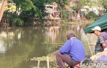 Mancing Gratis Karawang: Ribuan Warga Padati Saluran Irigasi, Tebaran 3 Ton Ikan Meriahkan Hari Jadi ke-392