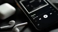 15 Lagu Lawas yang Sering Diputar Saat Jatuh Cinta, Romantis dan Bikin Nostalgia