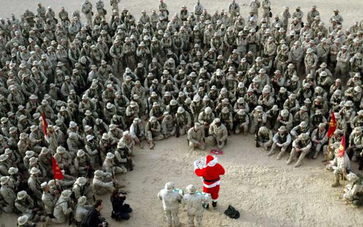 Ketika Santa Claus menghibur para prajurit militer