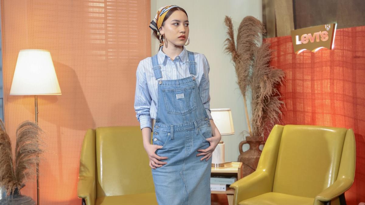 6 Inspirasi Tampilan Stylish dengan Denim untuk Outfit Bukber yang Seru