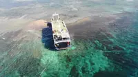 Kapal ferry yang kandas di Gosong Gili Kapal, perairan Selat Alas bagian utara, Kabupaten Lombok Timur, NTB. (Dok KKP)