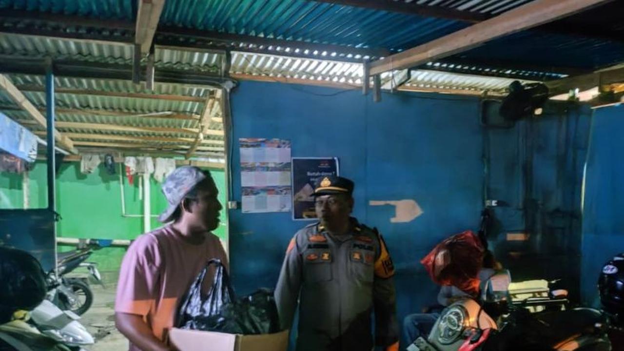 Fakta Unik: Ratusan Kantong Minuman Beralkohol Ilegal Cap Tikus Diamankan di Ternate, Tanpa Pemilik!