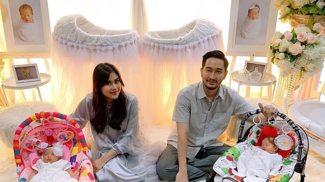 [Fimela] Syahnaz Sadiqah dan Bayi Kembarnya