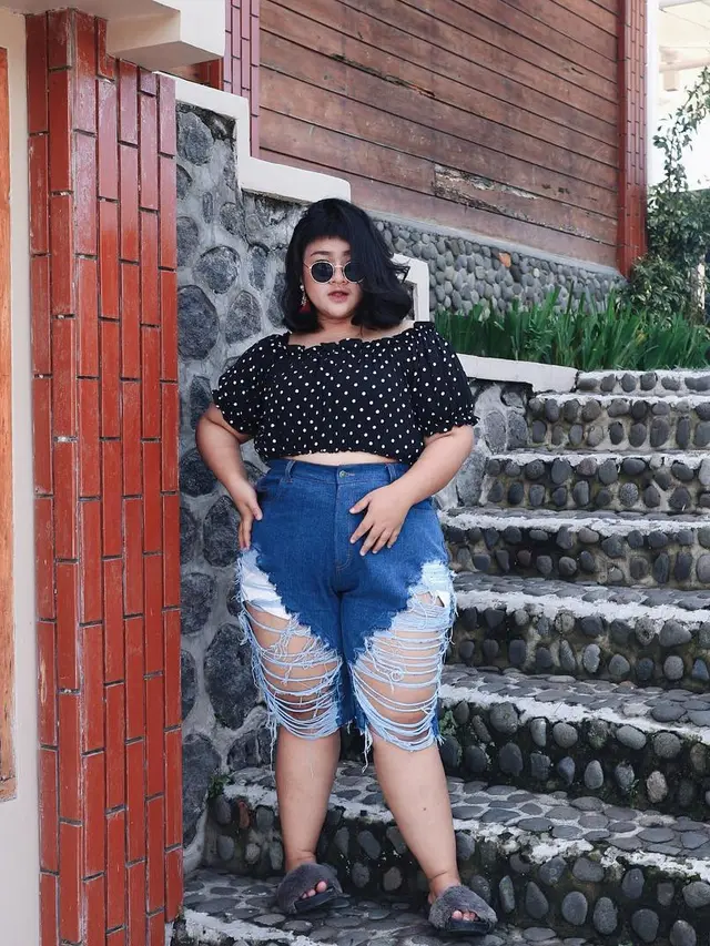 [Bintang] Bukan Sembarang Doraemon, Gaya Plus-Size Selebgram Ini Kalahkan Supermodel!